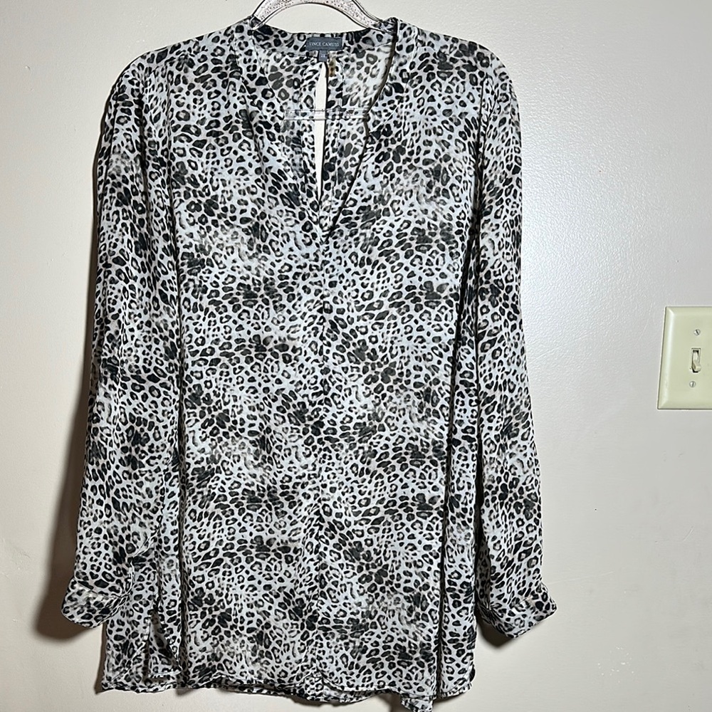 Vince Camuto Leopard Top |β 2X